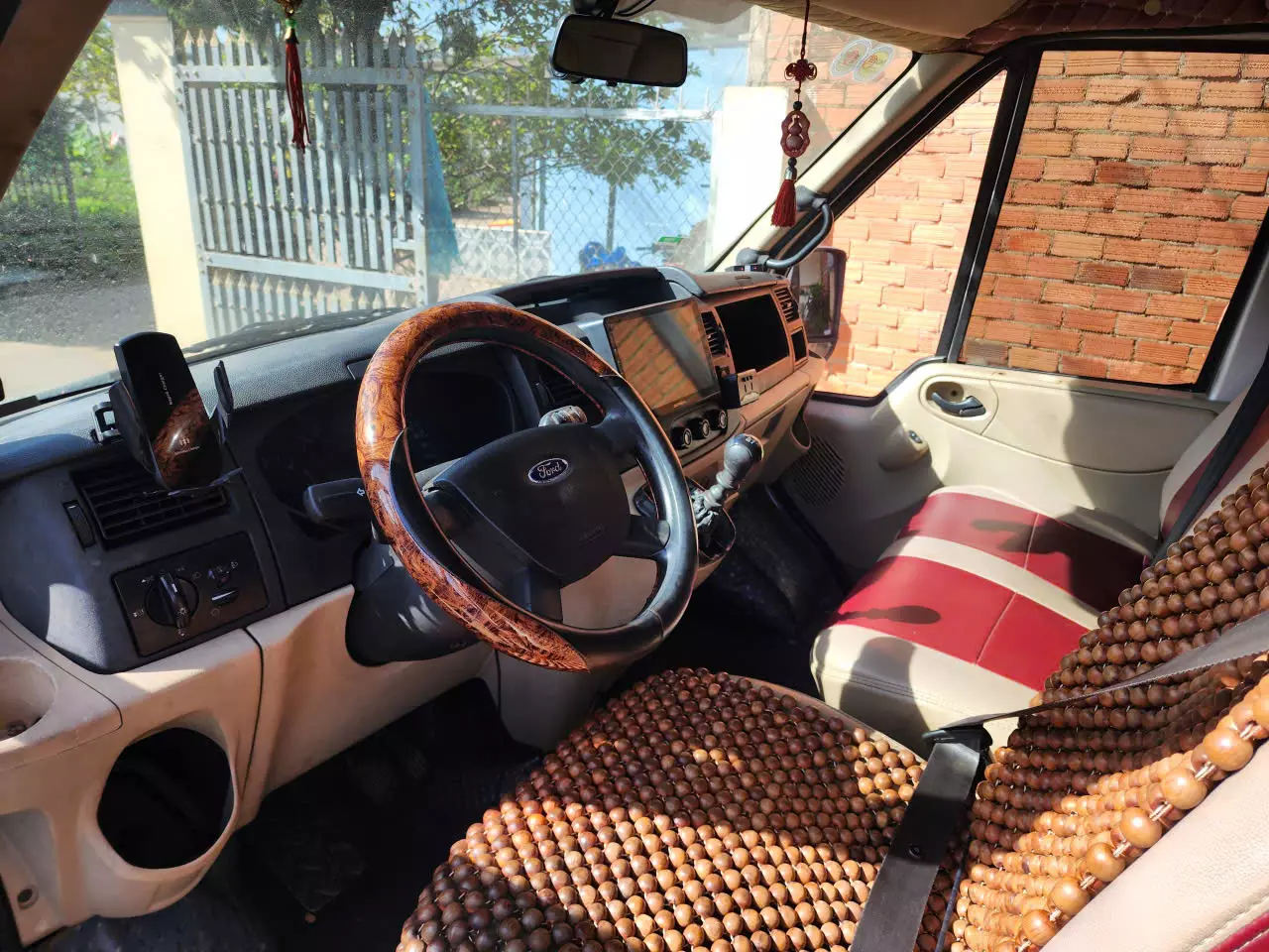 Bán Ford Transit Van 6 Chỗ – Đời 2015-6