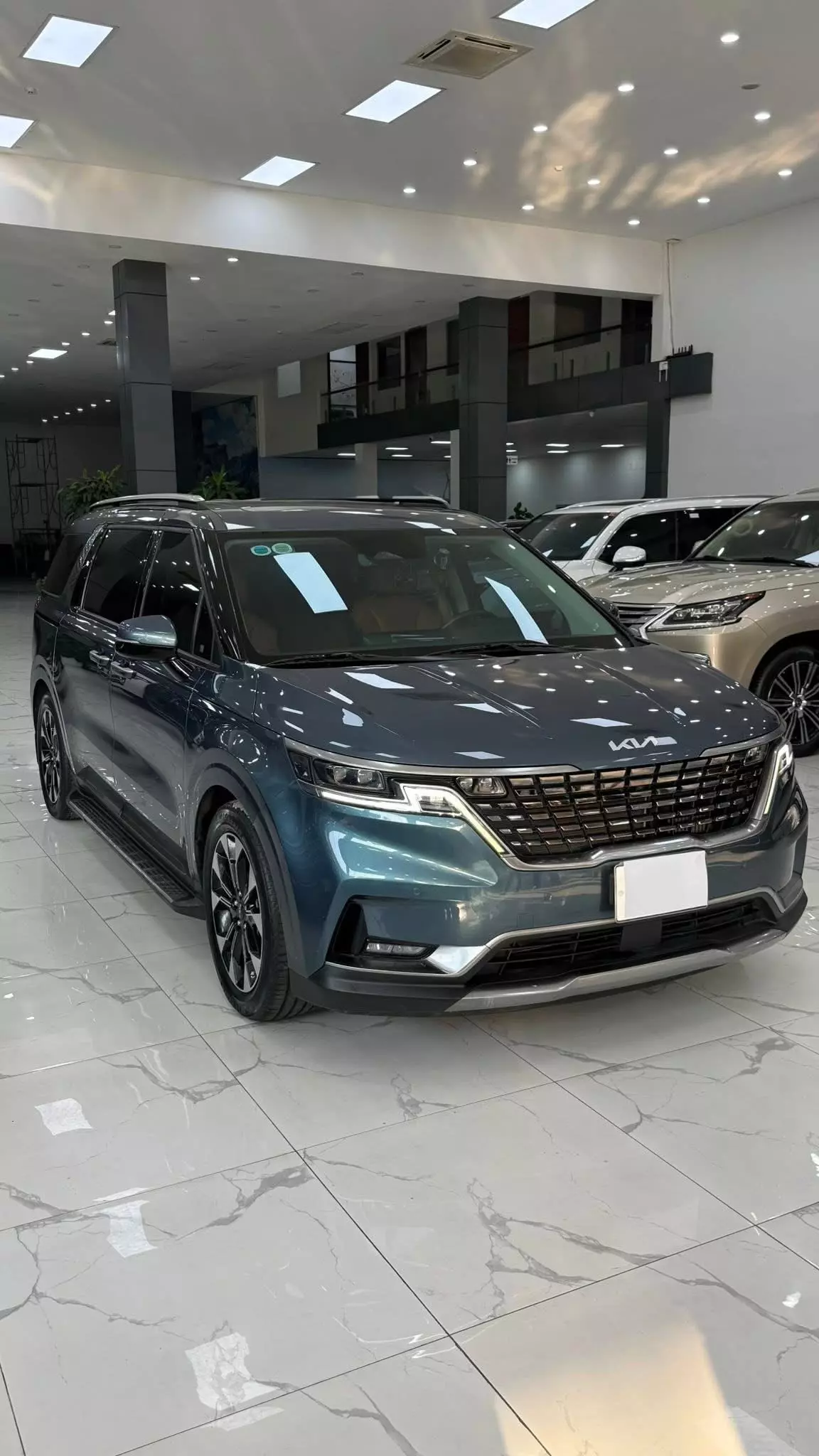 Bán KIA Canival Signature 7 chỗ, sản xuất 2022 chạy ít. Xe cực mới.-1