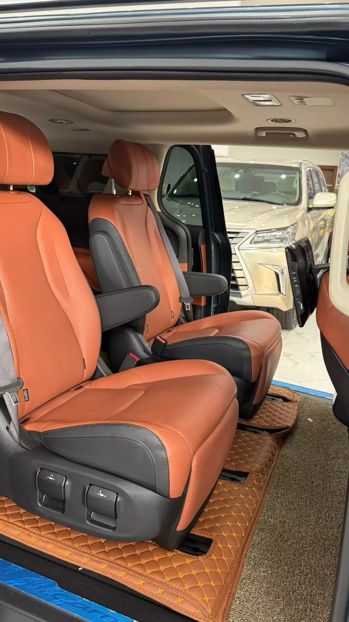 Bán KIA Canival Signature 7 chỗ, sản xuất 2022 chạy ít. Xe cực mới.-11