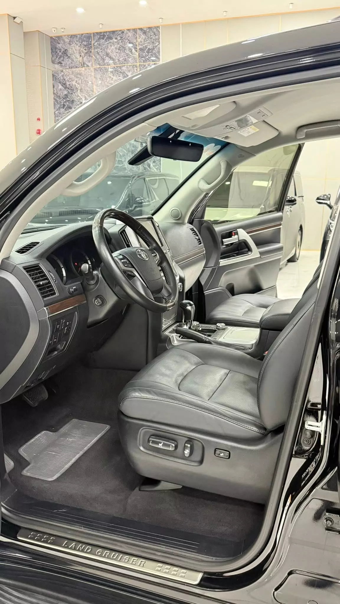 Bán Toyota Land Cruiser 4.6 V8 sản xuất 2019. Xe cực mới.-6