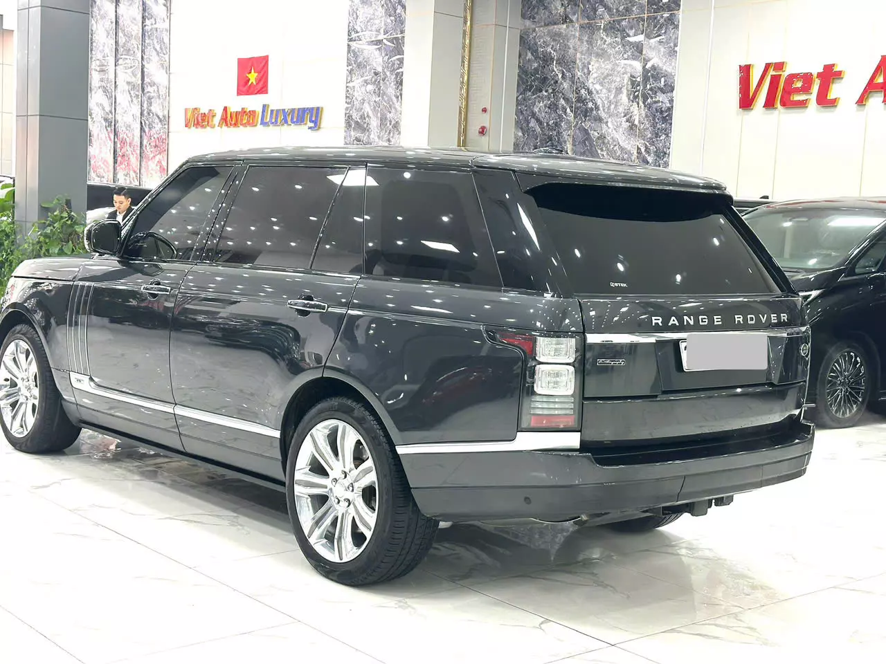 CẦN BÁN XE LandRover Range rover Autobiography LWB Black Edition sản xuất năm 2014 Xe một chủ từ đầu. Xe chủ rất ít đi r-3