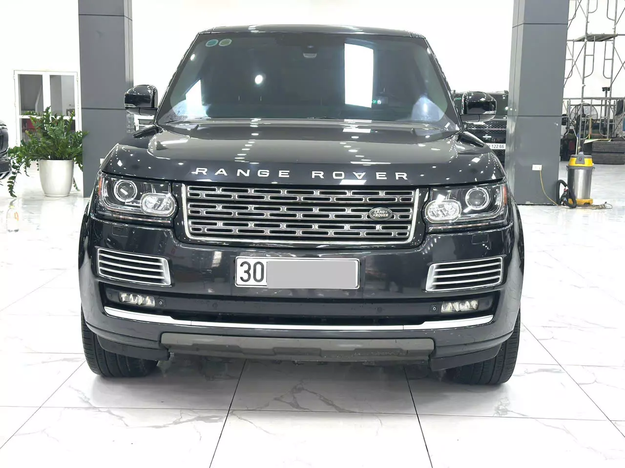 CẦN BÁN XE LandRover Range rover Autobiography LWB Black Edition sản xuất năm 2014 Xe một chủ từ đầu. Xe chủ rất ít đi r-7
