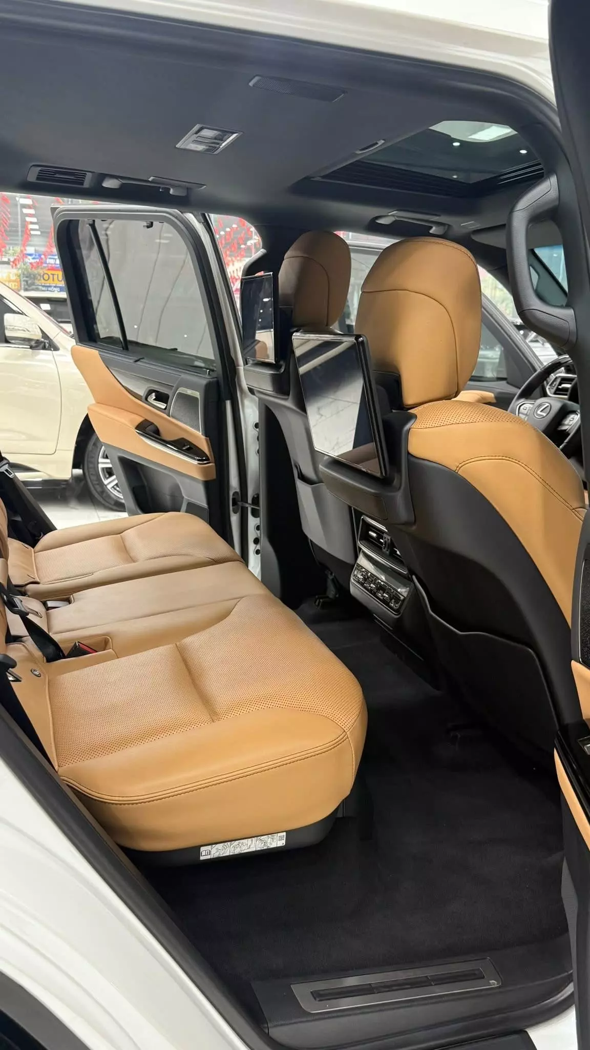 Bán Lexus LX600 7 chỗ sản xuất 2023 Siêu lướt.-9