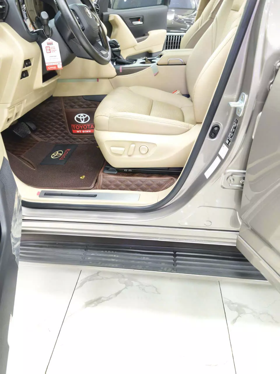  Land Cruiser LC300 Đồng sản xuất 2023 xe một chủ đi có 13.000Km xe siêu mới. Sơn zin cả xe, đã lên Bodikis Trung Đông-5