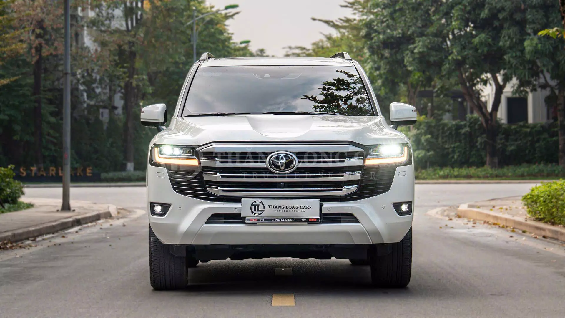 TOYOTA LAND CRUISER LC300 – TRẮNG/KEM ĐẲNG CẤP-0