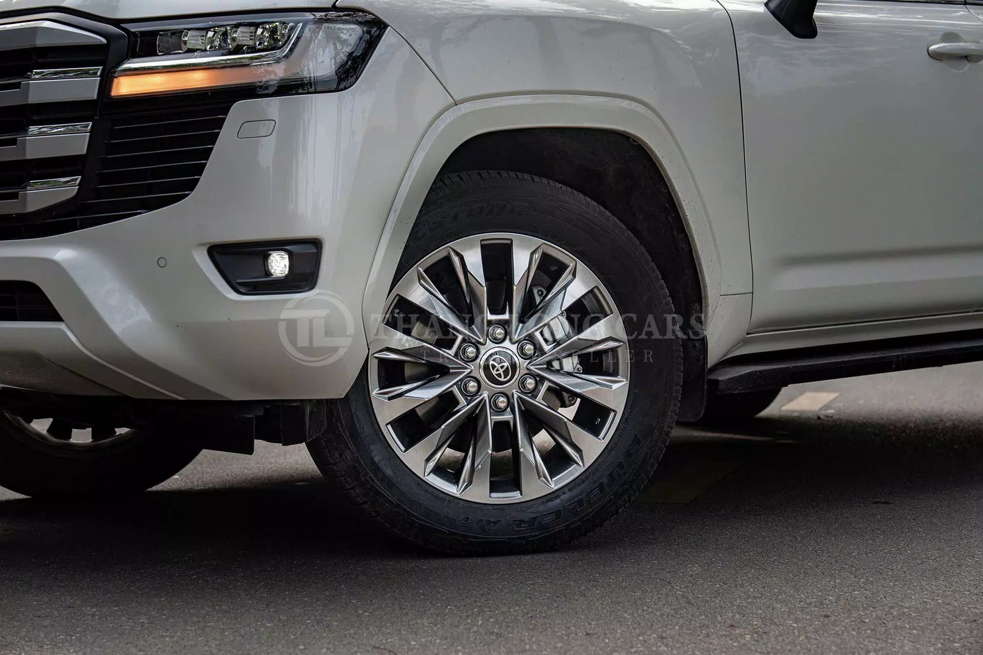 TOYOTA LAND CRUISER LC300 – TRẮNG/KEM ĐẲNG CẤP-1