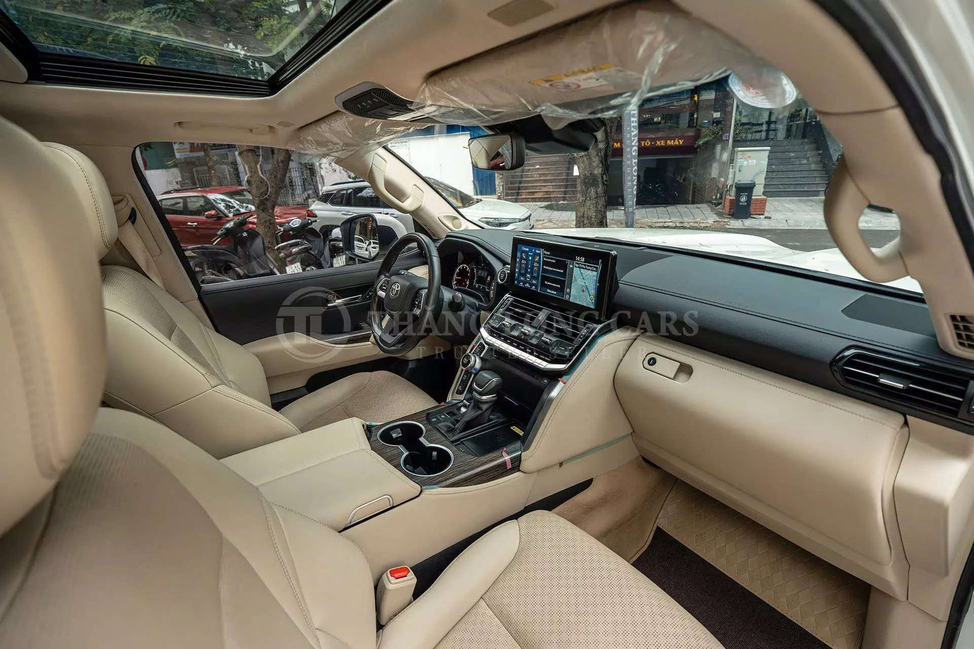 TOYOTA LAND CRUISER LC300 – TRẮNG/KEM ĐẲNG CẤP-10