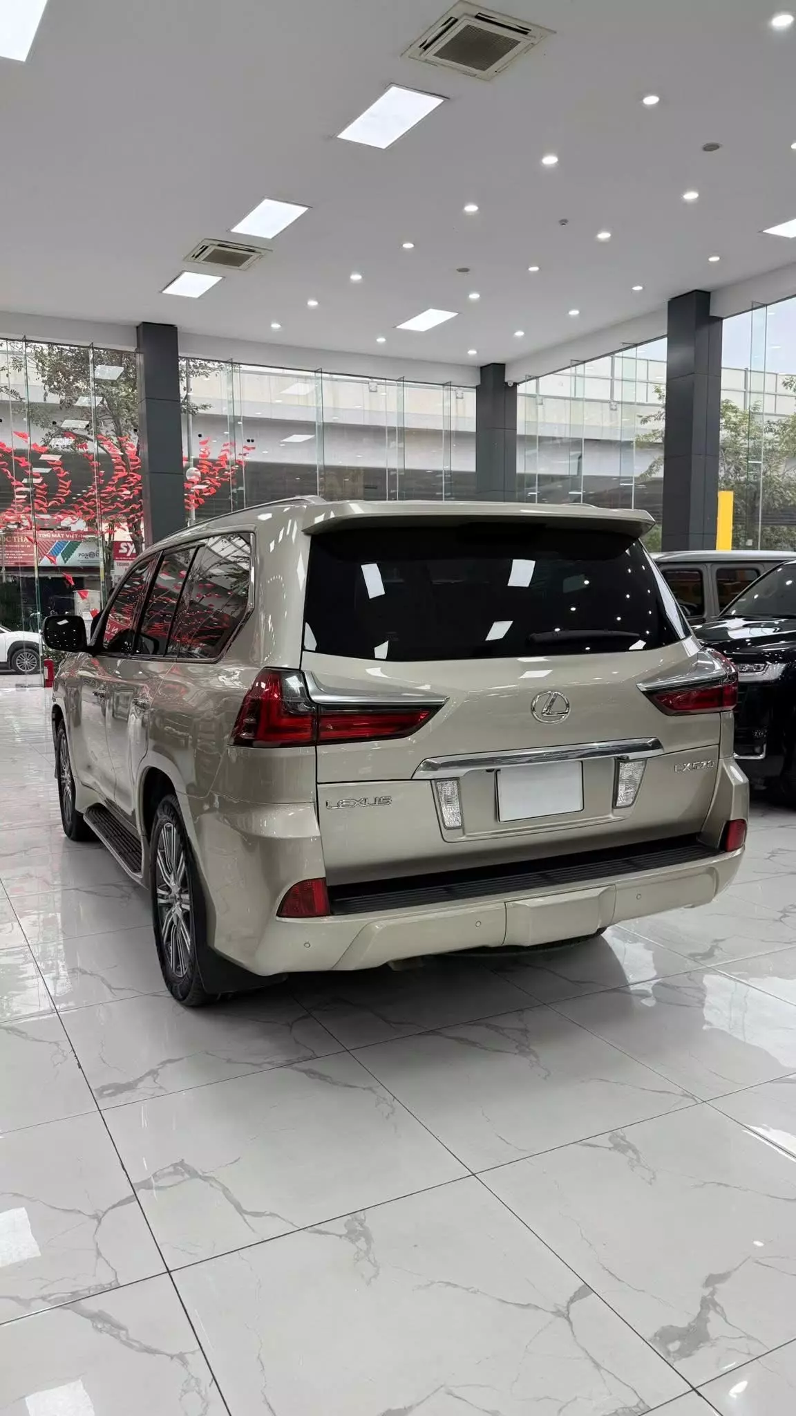 Bán Lexus LX570 sản xuất 2016 màu vàng cát.-3