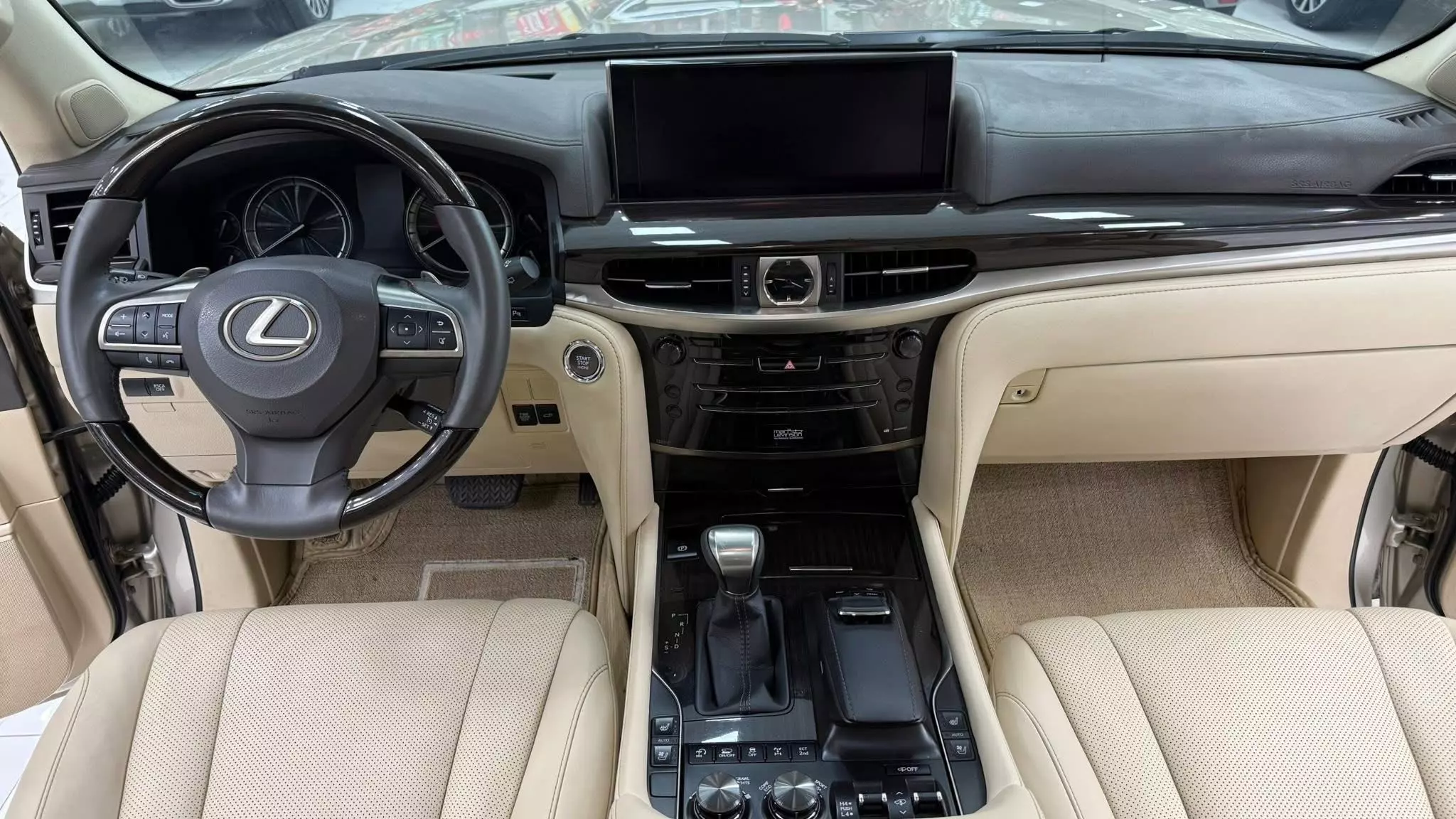 Bán Lexus LX570 sản xuất 2016 màu vàng cát.-6