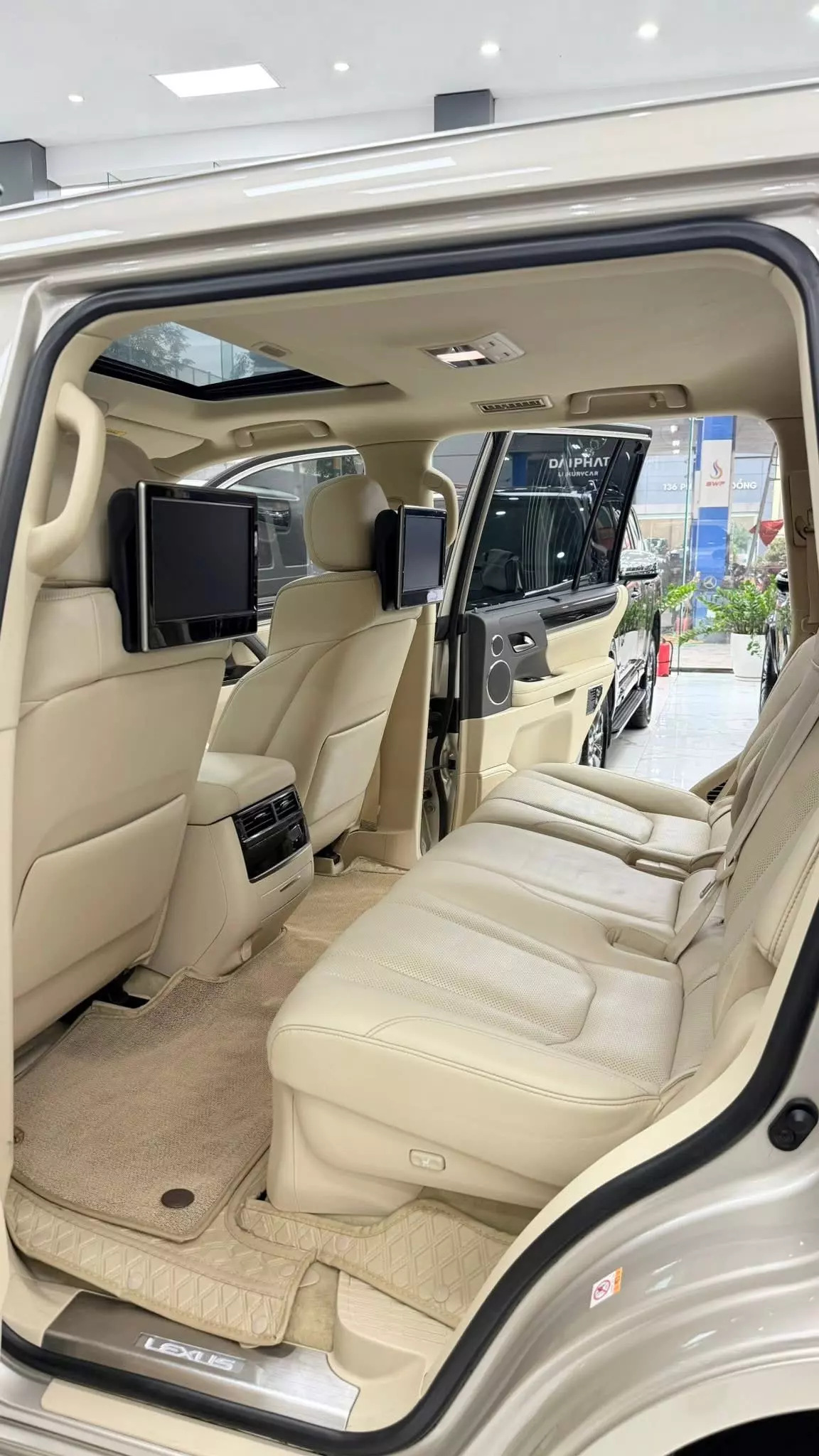 Bán Lexus LX570 sản xuất 2016 màu vàng cát.-7