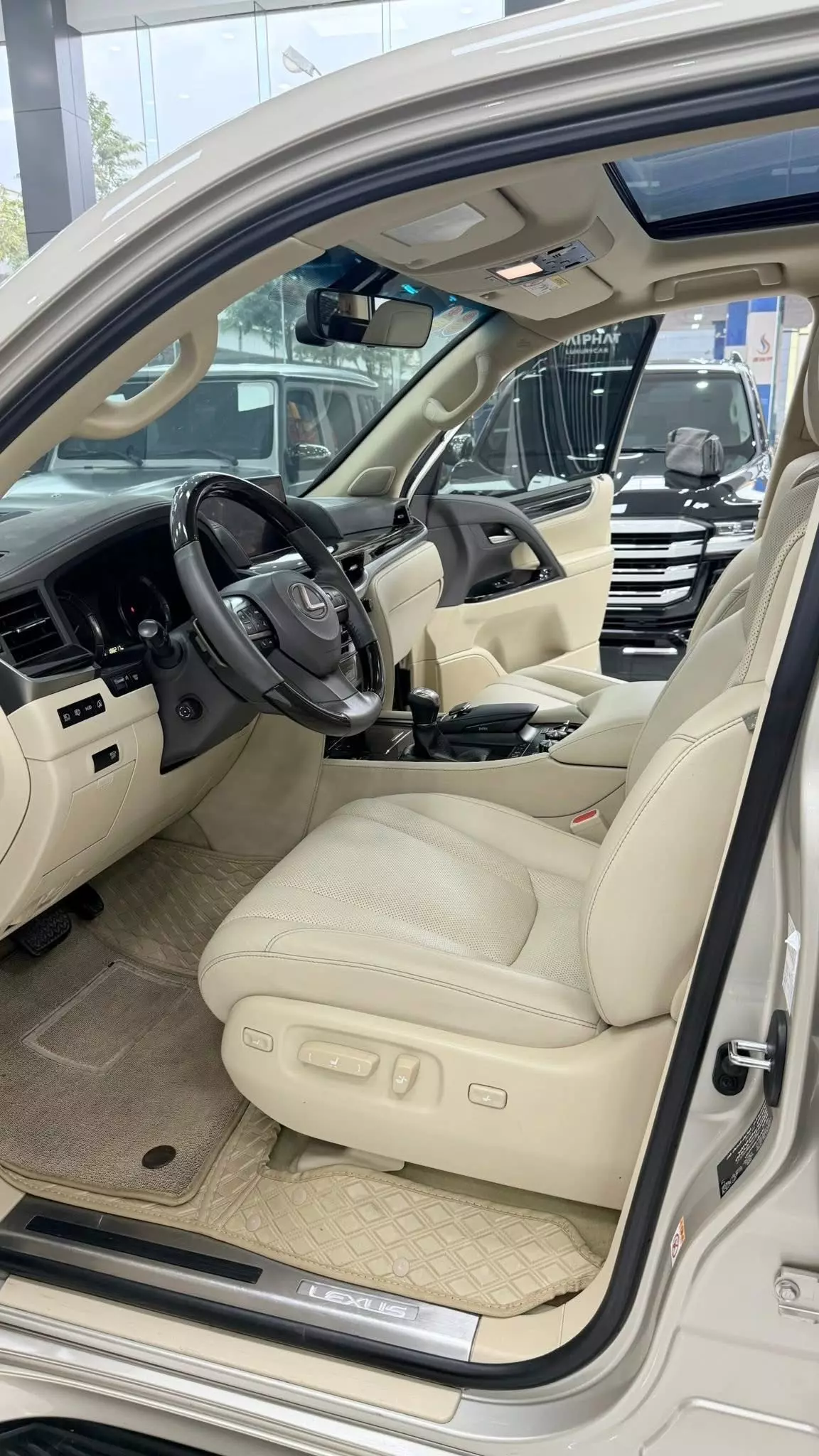 Bán Lexus LX570 sản xuất 2016 màu vàng cát.-8