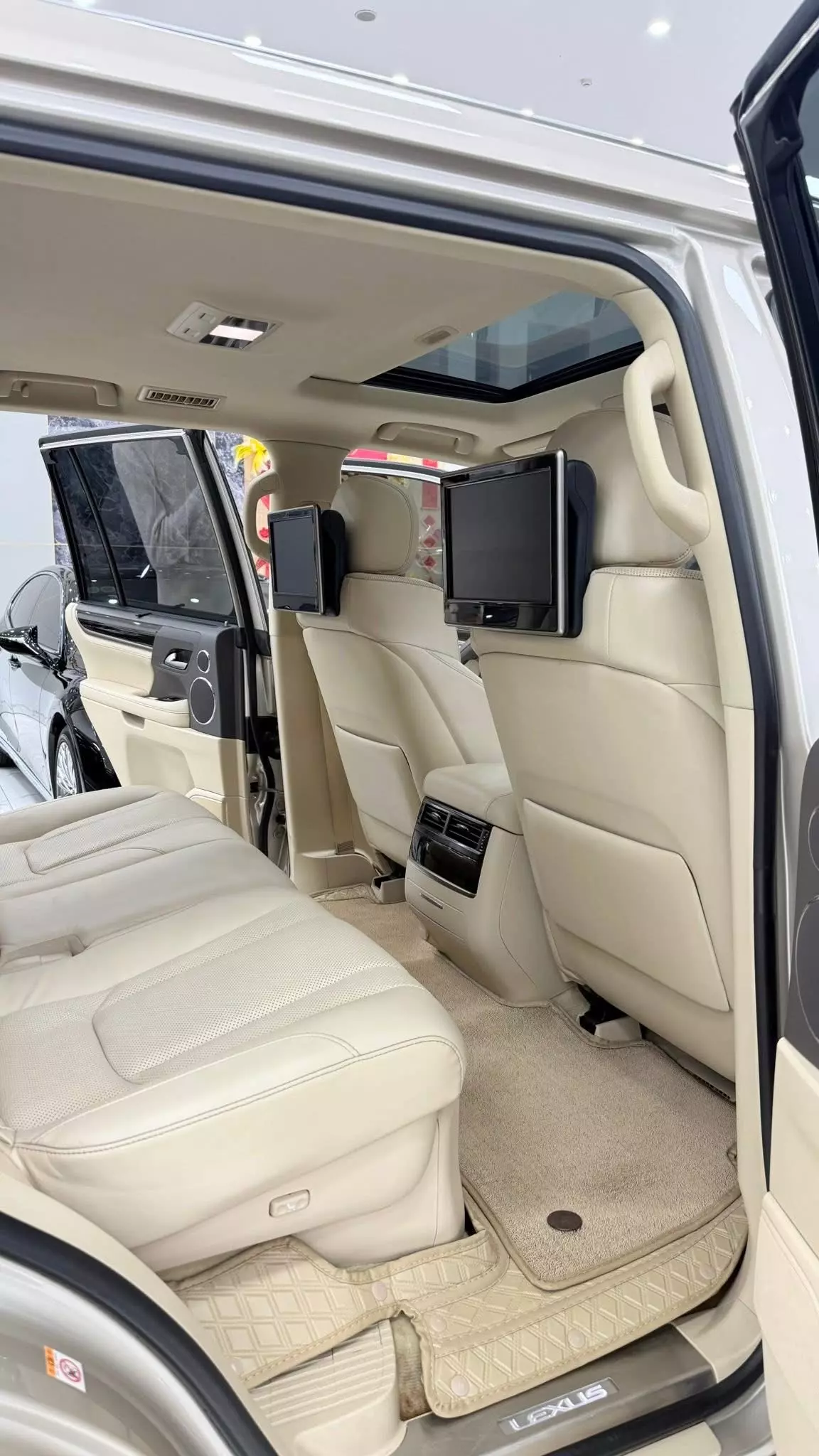 Bán Lexus LX570 sản xuất 2016 màu vàng cát.-10