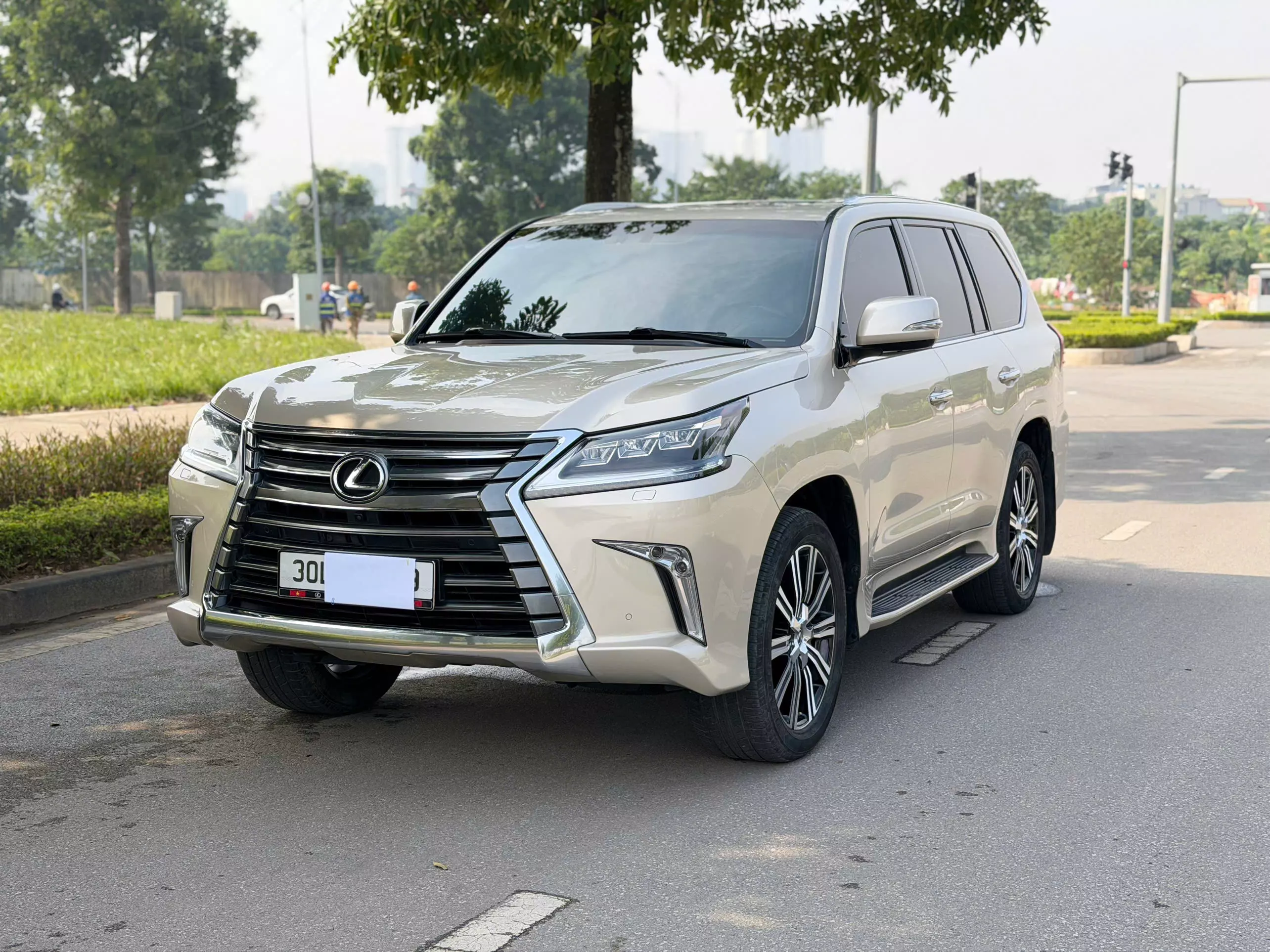 Em cần bán Lexus LX570 Vàng Cát xe sản xuất năm 2018 một chủ từ đầu. Cam kết xe đẹp không đâm đổ,-1