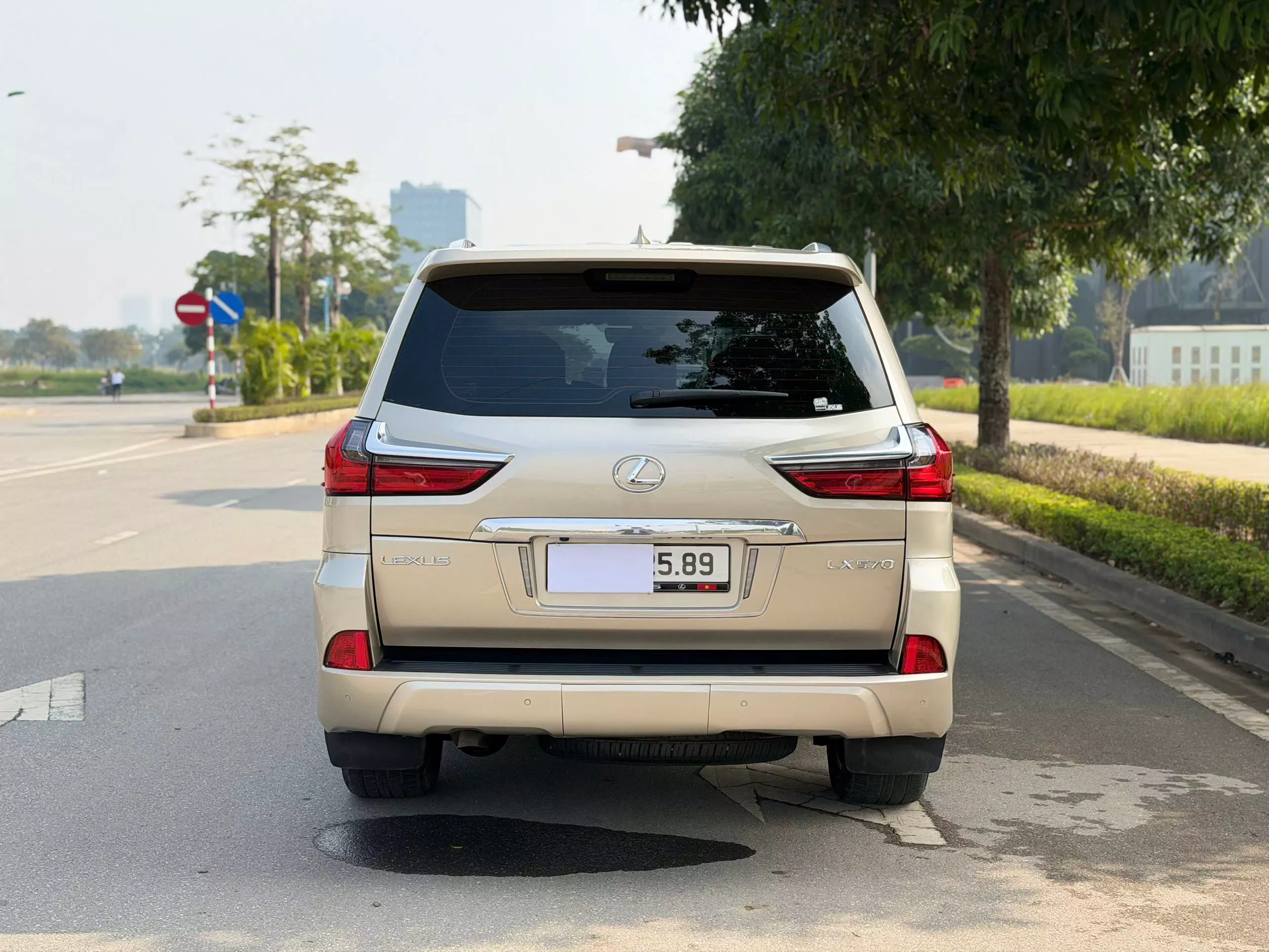 Em cần bán Lexus LX570 Vàng Cát xe sản xuất năm 2018 một chủ từ đầu. Cam kết xe đẹp không đâm đổ,-3