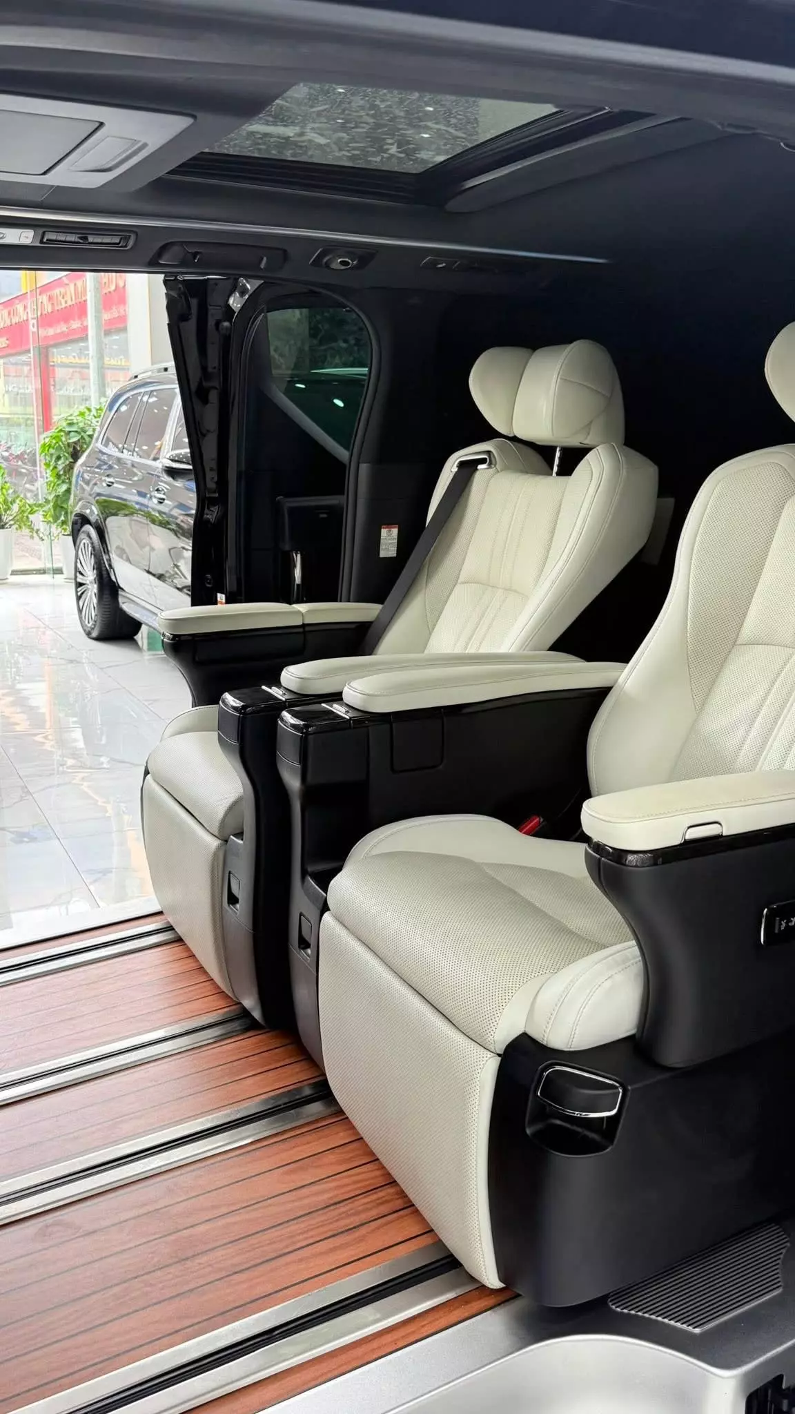 Bán Lexus LM350 sản xuất 2021. Xe cực đẹp.-7