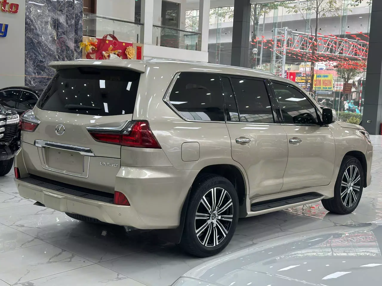 Cần bán Lexus LX 570 2019, màu vàng, nhập khẩu Mỹ -2