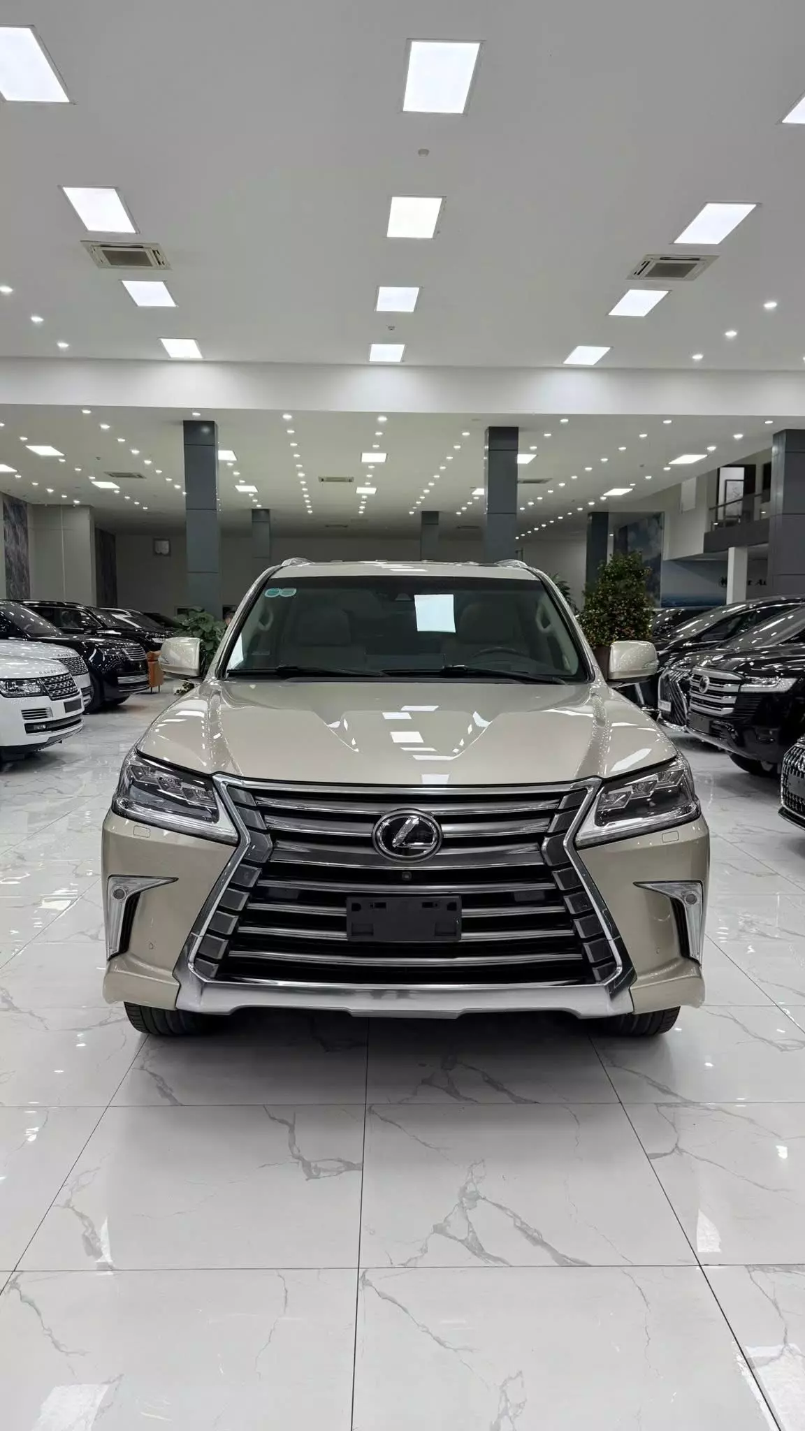 Bán Lexus LX570 nhập Mỹ, sản xuất 2019, xe đi ít cực mới.-0
