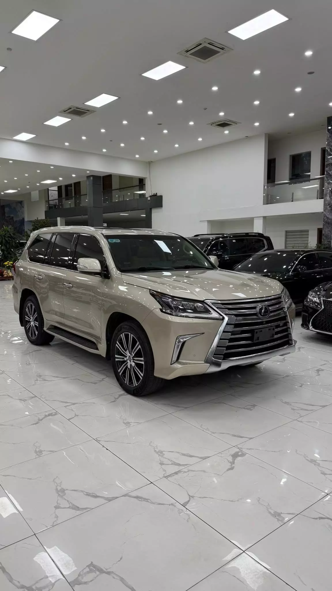 Bán Lexus LX570 nhập Mỹ, sản xuất 2019, xe đi ít cực mới.-2
