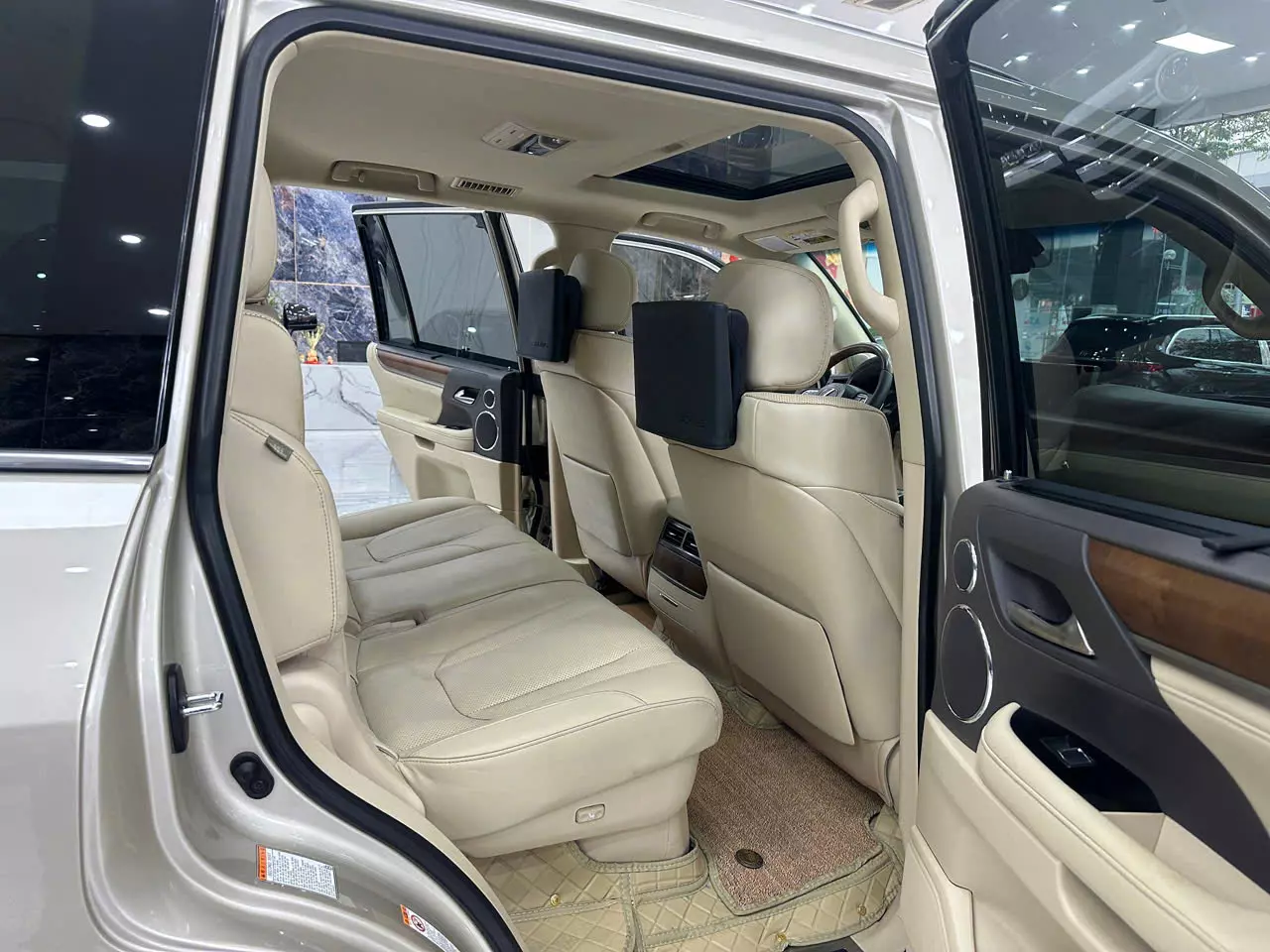 Lexus LX570 Xuất Mỹ Xe Sản Xuất Năm 2019 -6