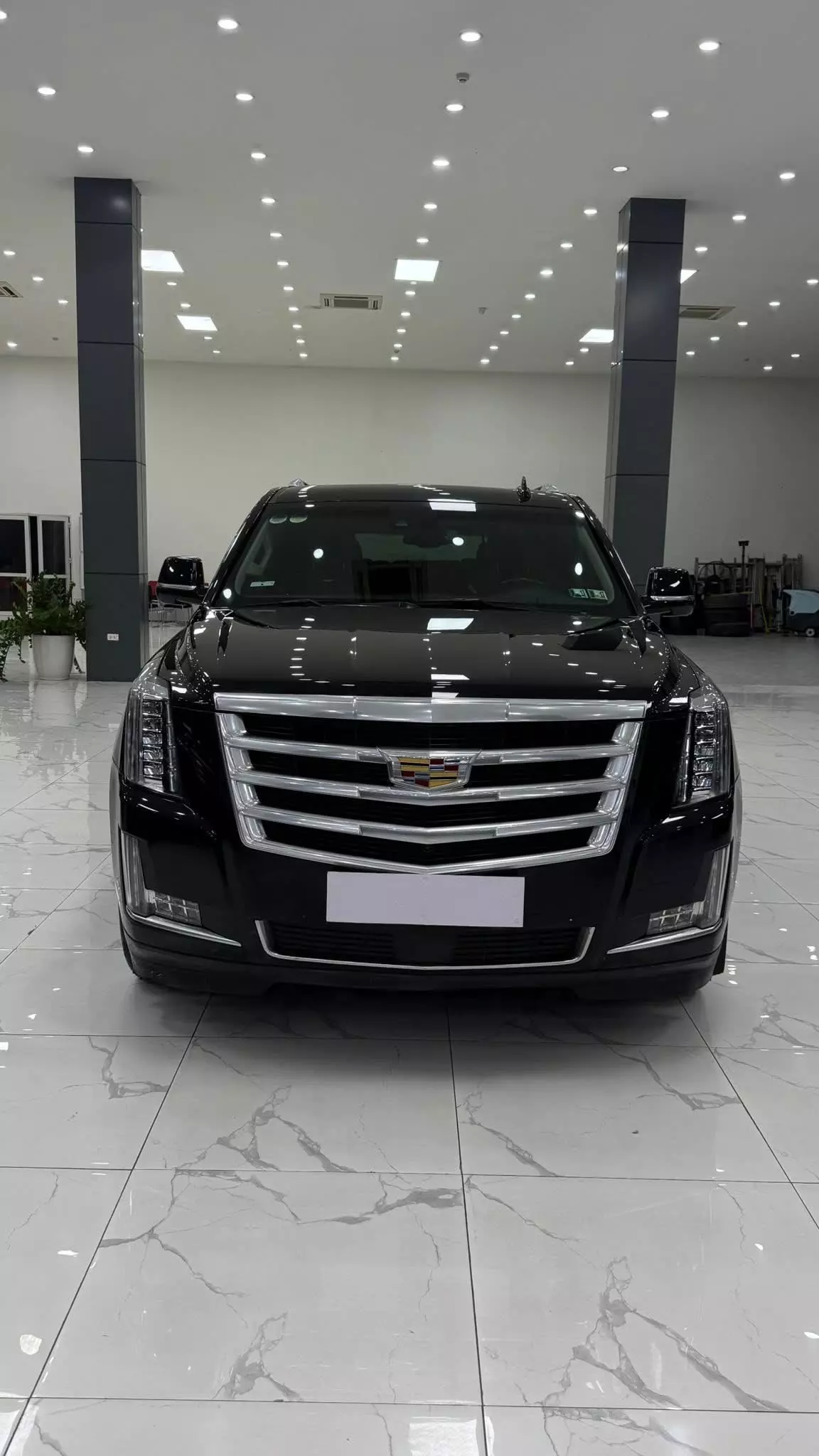 Bán CADILLAC ESCALADE 6.2 Platinum sản xuất 2016.-0