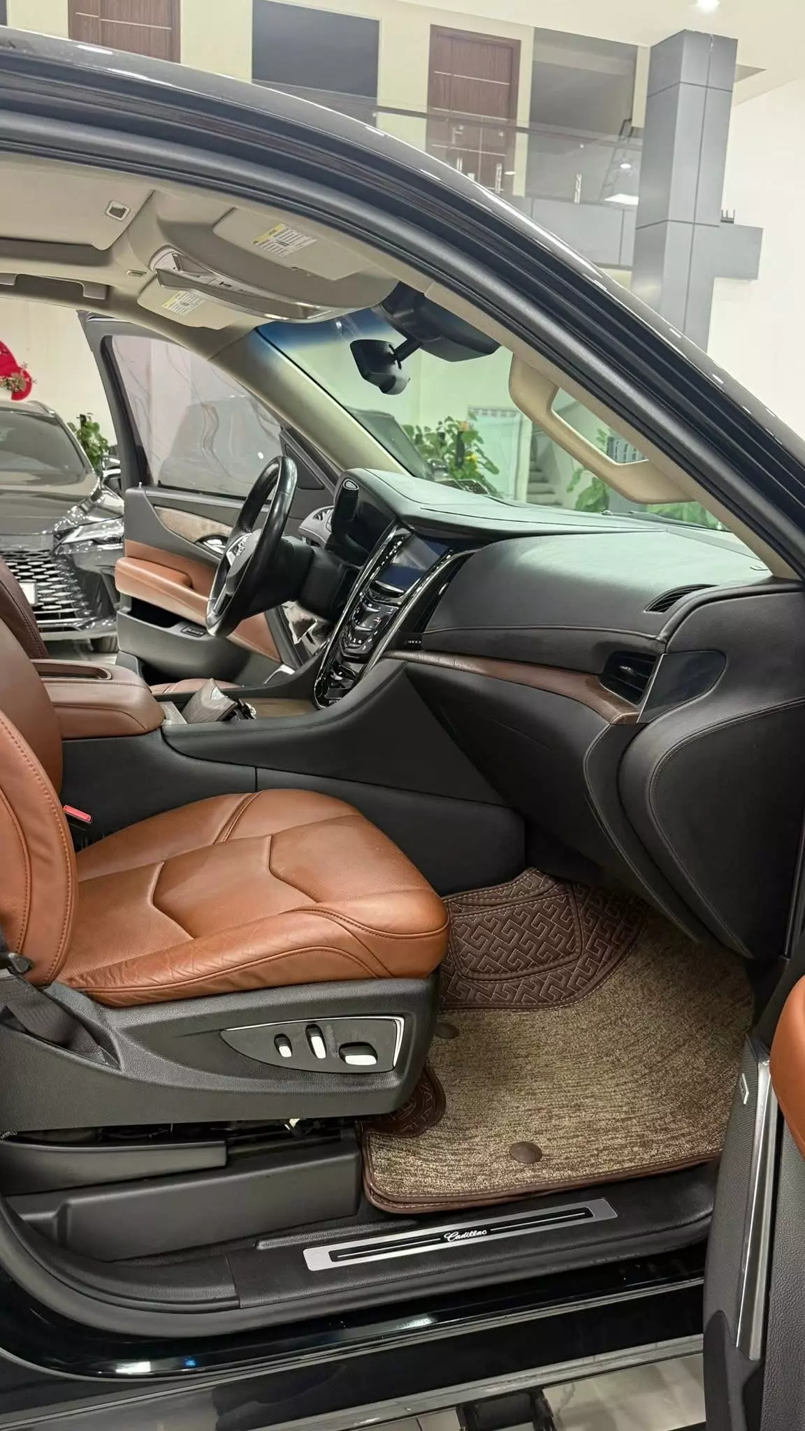 Bán CADILLAC ESCALADE 6.2 Platinum sản xuất 2016.-9