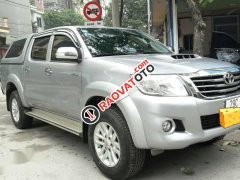 Bán xe Toyota Hilux E sản xuất 2014, màu bạc số sàn, giá tốt