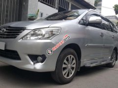 Bán Toyota Innova V năm 2014, màu bạc như mới