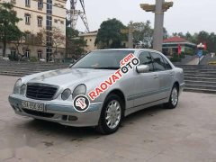 Bán xe Mercedes E240 năm sản xuất 2001, màu bạc, nhập khẩu 