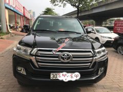 Bán Toyota Land Cruise 4.6 V8 màu đen, nội thất kem, Model và đăng ký 2016, xe đẹp, biển đẹp