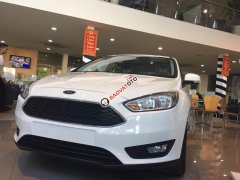 Bán Focus 1.5 Ecoboost giao xe ngay, hỗ trợ vay 80%, lãi suất cố định 0.6%/tháng cố định 3 năm, LH Lộc: 093.123.8088
