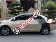 Cần bán xe Toyota Vios E 1.5MT năm 2013, màu bạc xe gia đình