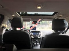 Bán xe Ford Focus Titanium sản xuất năm 2014, màu trắng 