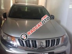 Cần bán gấp Mitsubishi Triton đời 2015, màu bạc giá cạnh tranh