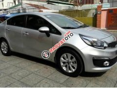 Cần tiền bán Kia Rio 2016, số tự động, màu bạc, mới ken