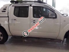 Bán Nissan Navara 2.5LE sản xuất 2013, màu trắng số sàn