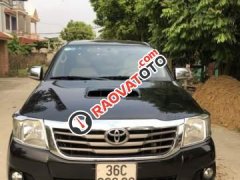 Bán Toyota Hilux 2.5E đời 2014, màu đen, 495tr