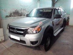 Bán xe Ford Ranger 2010 máy dầu, số sàn, màu bạc