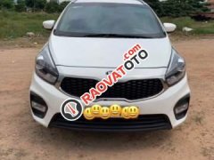 Cần bán gấp Kia Rondo MT đời 2017, màu trắng, xe gia đình sử dụng rất đẹp