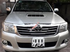 Cần bán xe Toyota Hilux E sản xuất 2014, màu bạc, nhập khẩu