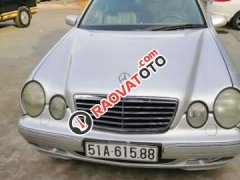 Cần bán Mercedes E240 sản xuất 2001, màu bạc, giá 185tr