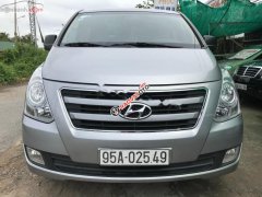 Cần bán xe Hyundai Starex 2.5MT đời 2016, màu bạc, nhập khẩu, giá 800tr