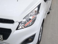 Cần bán Chevrolet Spark LT 1.0 MT 2014, màu trắng chính chủ giá cạnh tranh