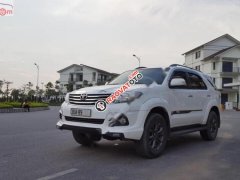 Chính chủ bán Toyota Fortuner TRD Sportivo 4x2 AT 2015, màu trắng, giá chỉ 825 triệu