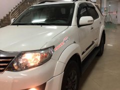 Bán Toyota Fortuner V Sportivo 4x2 AT màu trắng, số tự động, máy xăng sản xuất năm 2014