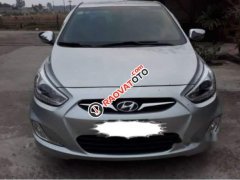 Cần bán Hyundai Accent 1.4 AT 2013, màu bạc, giá 430tr