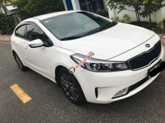 Cần bán xe Kia Cerato 2017 số sàn màu trắng Cần bán xe Kia Cerato 2017 số sàn màu trắng