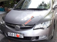 Cần bán Honda Civic 1.8 AT năm sản xuất 2006, màu bạc xe gia đình