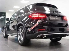 Cần bán xe Mercedes GLC 300 AMG đời 2018, màu đen Cần bán xe Mercedes GLC 300 AMG đời 2018, màu đen