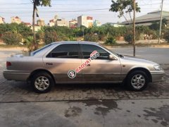 Cần bán Toyota Camry GLi 2001, màu bạc số sàn