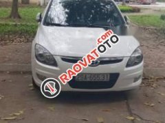 Bán Hyundai i30 CW đời 2011, màu trắng, xe đã lăn được hơn 7 vạn